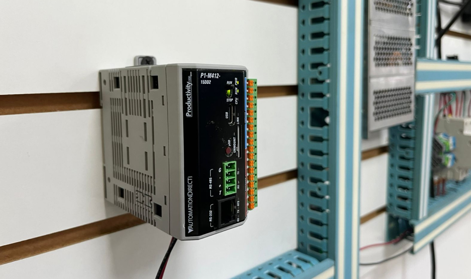 Todo lo que puede hacer un mini plc industrial en tu línea de producción mini plc industrial Productivity1000 AutomationDirect