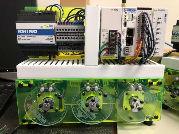 Práctico y económico control de movimiento con micro-PLC y motores paso a paso CLICK-PLUS-PTO-Test-Jig-8k-600x450