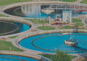 Planta de tratamiento de agua con clarificadores circulares